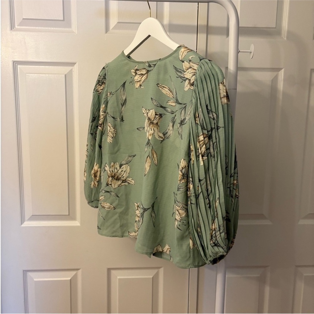 RW&CO. Sage Green Floral Print Blouse Pleated Ballon Sleeves Size Small - Picture 13 of 13